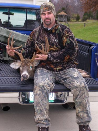 Kenneth Akins
