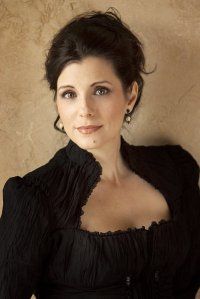 Deanna Raybourn