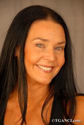 Lisa Peakes