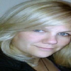 Amy Holcomb