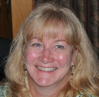 Suellen Valia