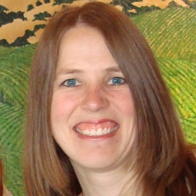 Stephanie Clay