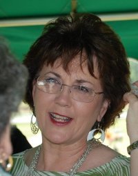 Linda Knezek